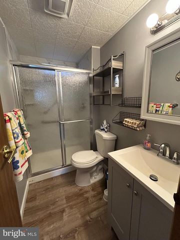 49 HAZELTOP DR, Sicklerville, NJ 08081