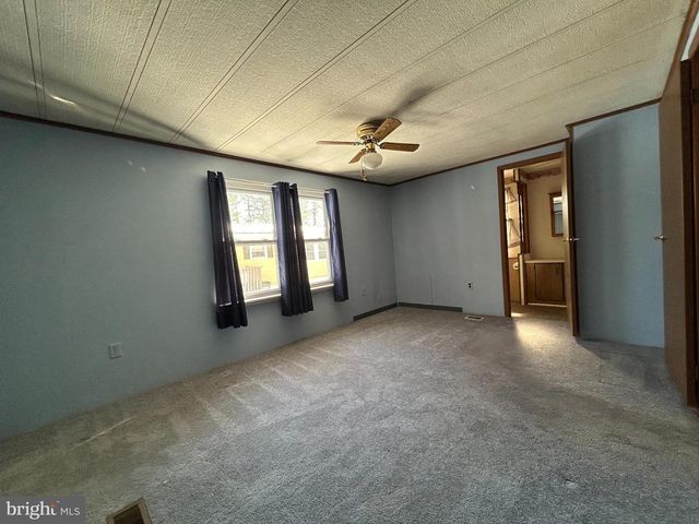 49 HAZELTOP DR, Sicklerville, NJ 08081