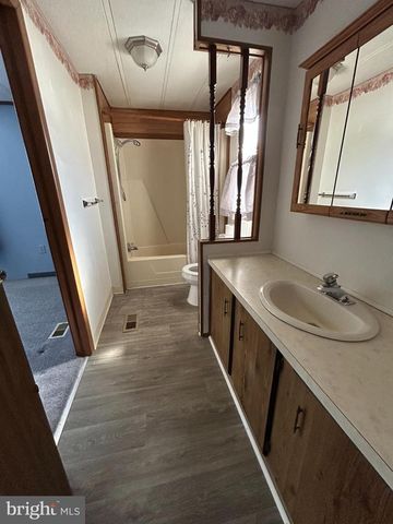 49 HAZELTOP DR, Sicklerville, NJ 08081