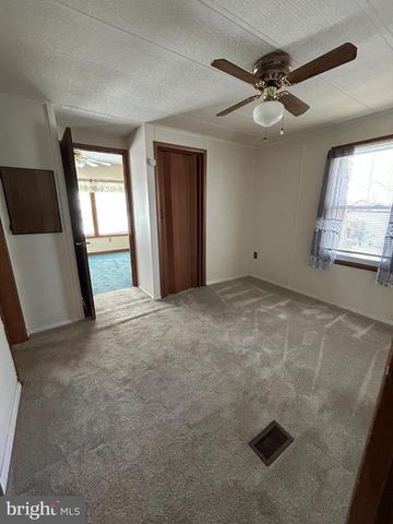 49 HAZELTOP DR, Sicklerville, NJ 08081