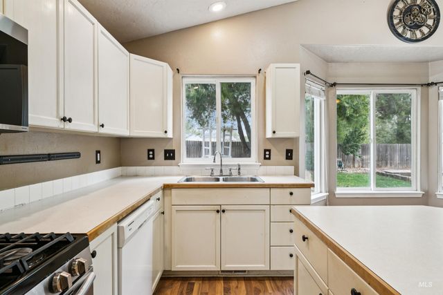 1320 New York, Middleton, ID 83644