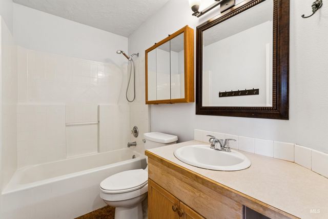 1320 New York, Middleton, ID 83644