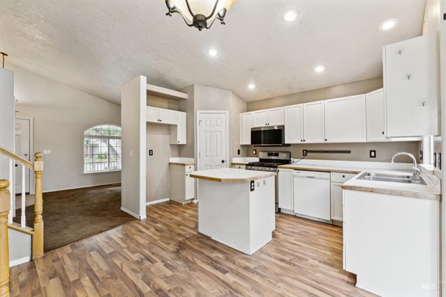 1320 New York, Middleton, ID 83644