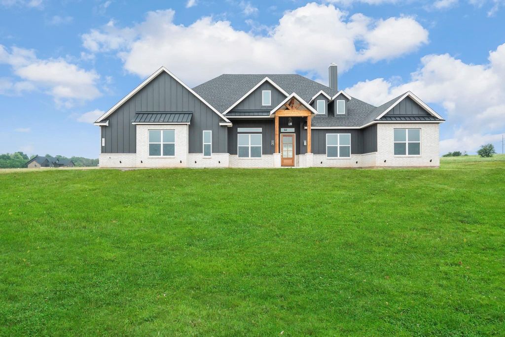 2041 Carrie Court, Weatherford, TX 76088