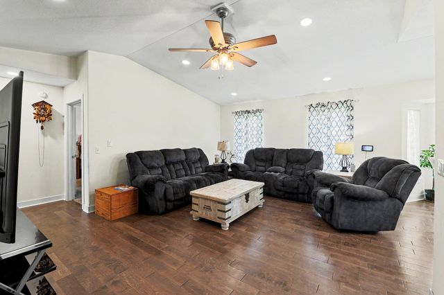 744 N Wakefield Ave., Valley Center, KS 67147