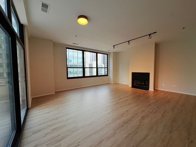 130 S Canal Street 9M, Chicago, IL 60606