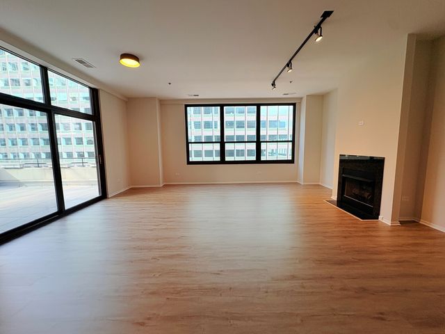 130 S Canal Street 9M, Chicago, IL 60606