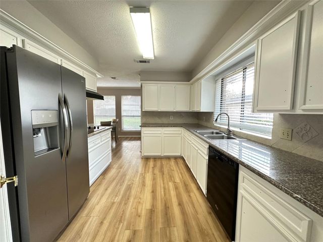 2910 Colonial Drive, Sugar Land, TX 77479