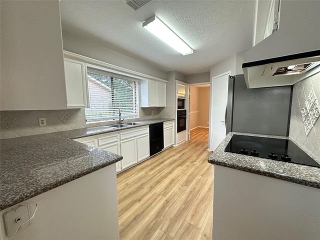 2910 Colonial Drive, Sugar Land, TX 77479