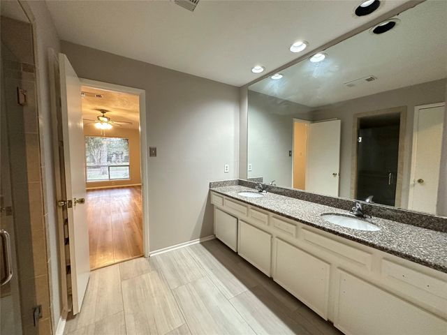 2910 Colonial Drive, Sugar Land, TX 77479