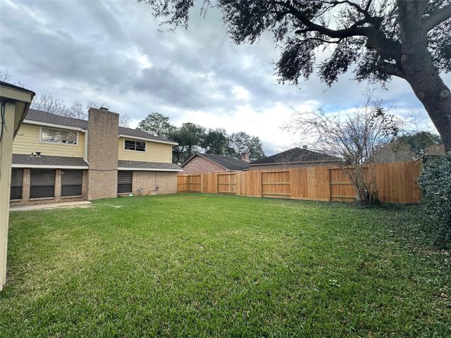 2910 Colonial Drive, Sugar Land, TX 77479