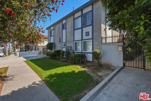 814 W Redondo Beach Boulevard, Gardena, CA 90247