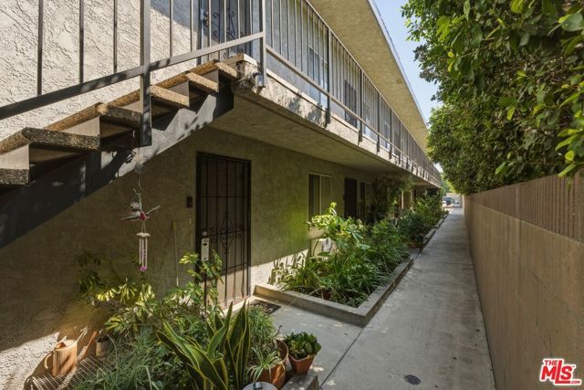 814 W Redondo Beach Boulevard, Gardena, CA 90247