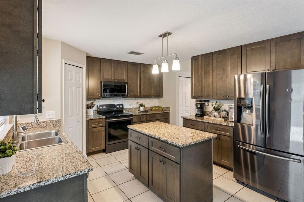 Image 6 of property listing at 838 MAYBROOK DRIVE, Deltona, FL 32725