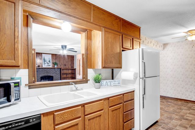 1312 Grandview Ave, Newton, KS 67114