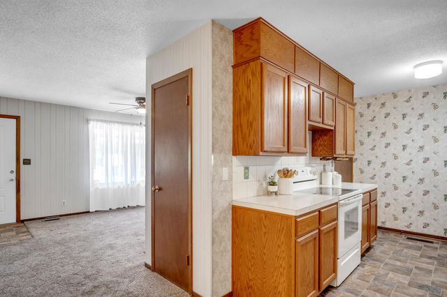 1312 Grandview Ave, Newton, KS 67114