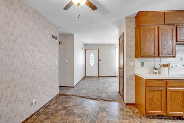 1312 Grandview Ave, Newton, KS 67114