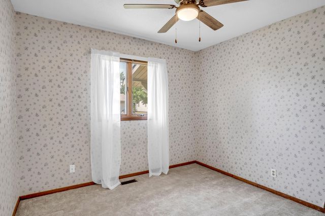 1312 Grandview Ave, Newton, KS 67114