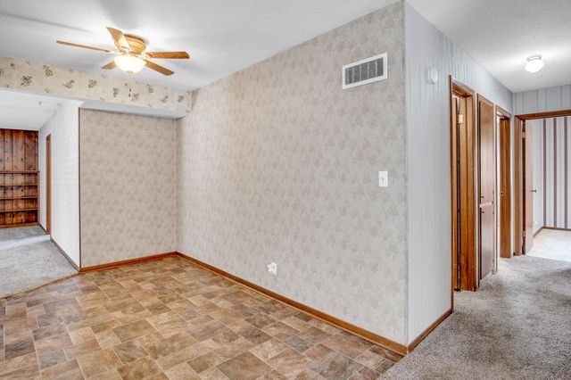 1312 Grandview Ave, Newton, KS 67114