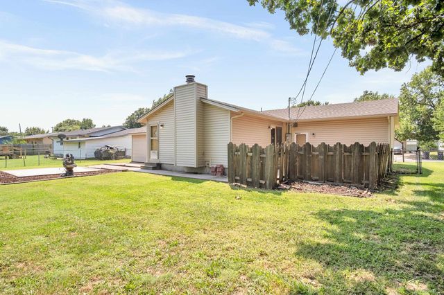 1312 Grandview Ave, Newton, KS 67114