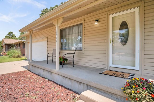 1312 Grandview Ave, Newton, KS 67114