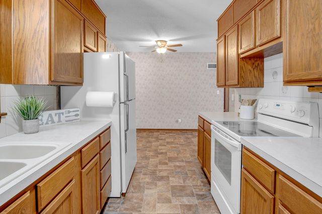 1312 Grandview Ave, Newton, KS 67114