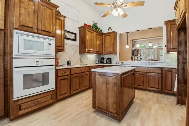 102 Sunshine Lane, Livingston, TX 77351