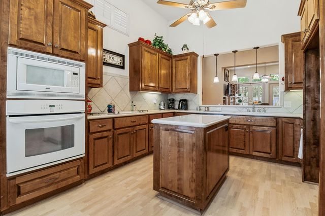 102 Sunshine Lane, Livingston, TX 77351