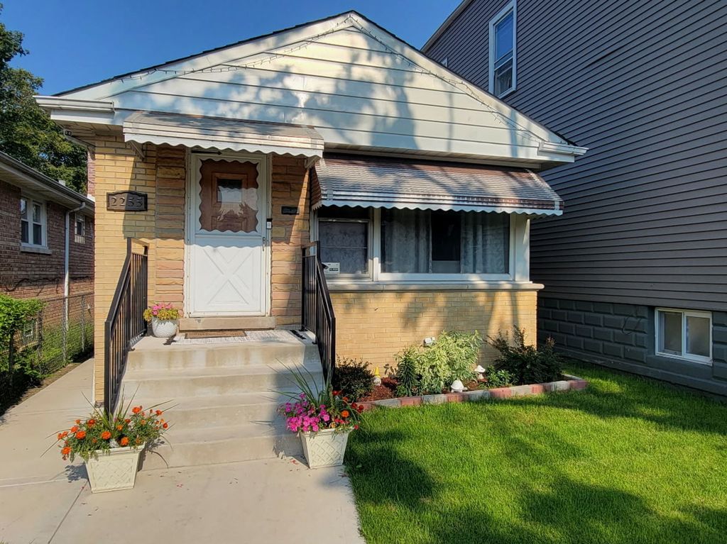 2255 N Mango Avenue, Chicago, IL 60639