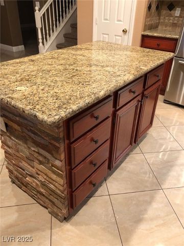 2574 Golden Bay Court, Henderson, NV 89052