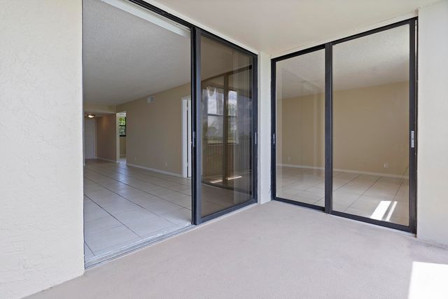 112 Lake Emerald Drive 209, Oakland Park, FL 33309