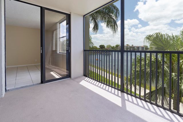 112 Lake Emerald Drive 209, Oakland Park, FL 33309