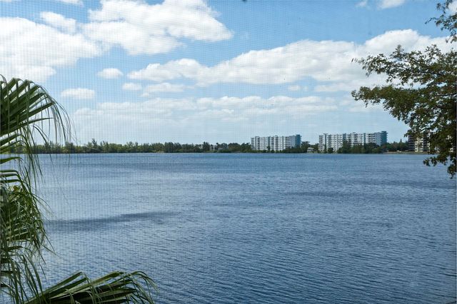 112 Lake Emerald Drive 209, Oakland Park, FL 33309