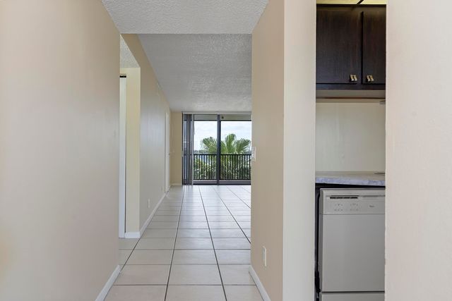 112 Lake Emerald Drive 209, Oakland Park, FL 33309