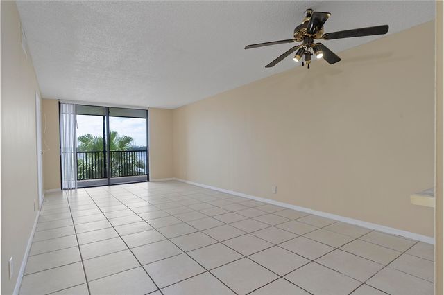 112 Lake Emerald Drive 209, Oakland Park, FL 33309
