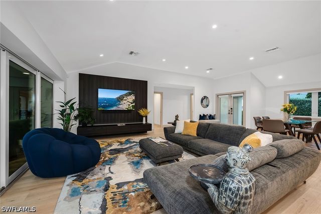5215 Seashell AVE, Naples, FL 34103