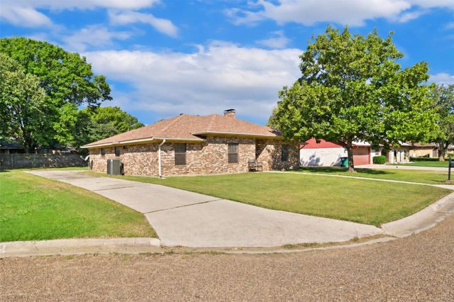 311 Wheeler Creek Court, Gainesville, TX 76240
