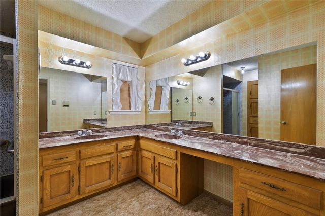 311 Wheeler Creek Court, Gainesville, TX 76240