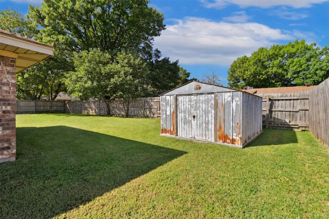 311 Wheeler Creek Court, Gainesville, TX 76240