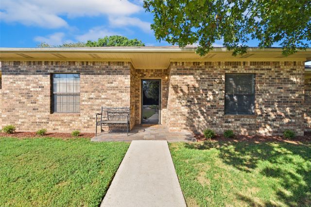311 Wheeler Creek Court, Gainesville, TX 76240