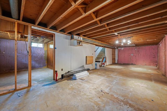 1108 S 10th Avenue, St. Charles, IL 60174