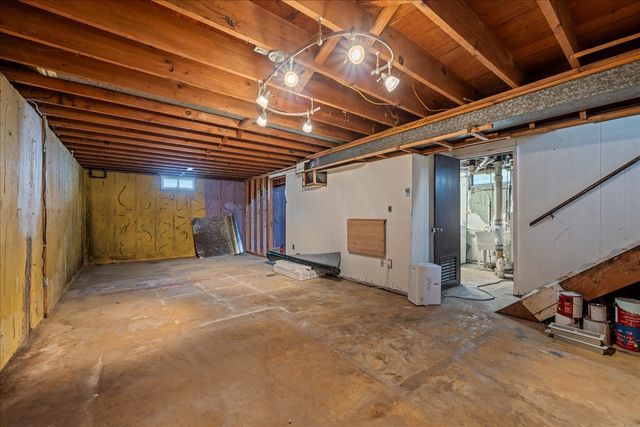1108 S 10th Avenue, St. Charles, IL 60174