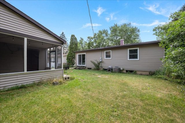 1108 S 10th Avenue, St. Charles, IL 60174