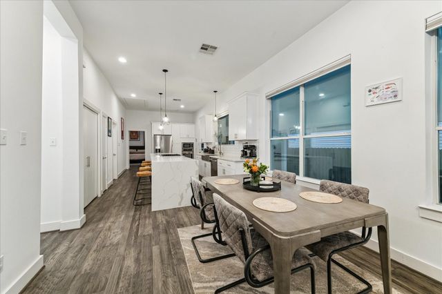 2112 Common Street, Houston, TX 77009
