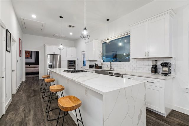 2112 Common Street, Houston, TX 77009