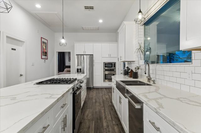 2112 Common Street, Houston, TX 77009