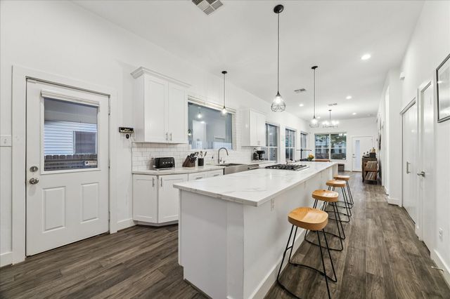2112 Common Street, Houston, TX 77009
