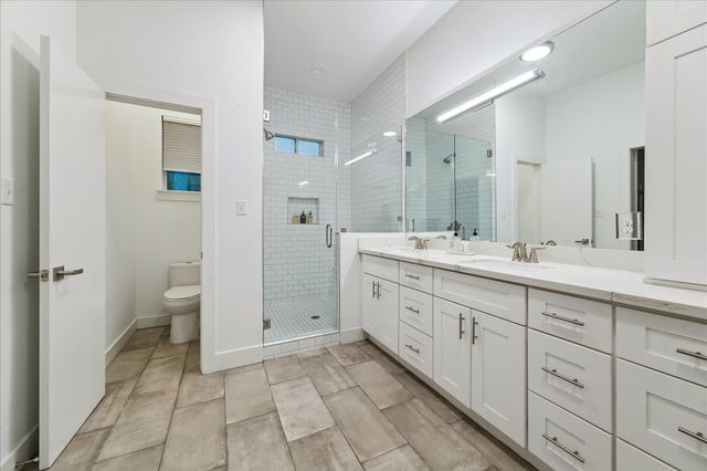 2112 Common Street, Houston, TX 77009