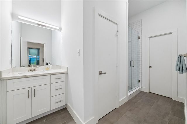 2112 Common Street, Houston, TX 77009