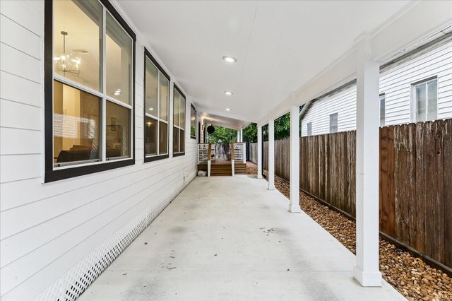 2112 Common Street, Houston, TX 77009